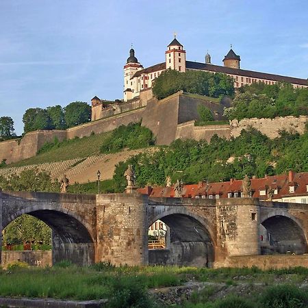 ➤Private Room - Heart Of Downtown With Terrace Würzburg Exteriör bild