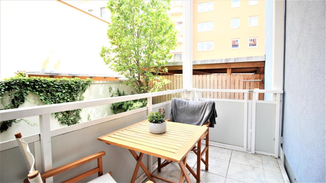 ➤Private Room - Heart Of Downtown With Terrace Würzburg Exteriör bild