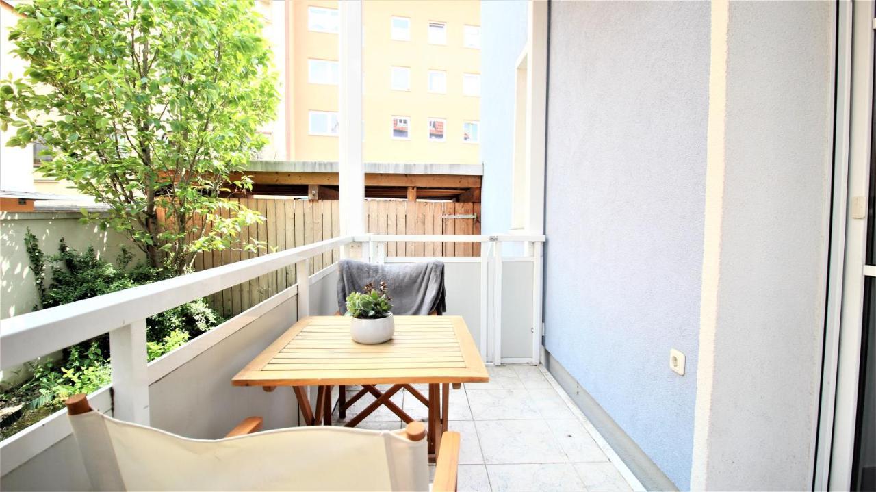 ➤Private Room - Heart Of Downtown With Terrace Würzburg Exteriör bild